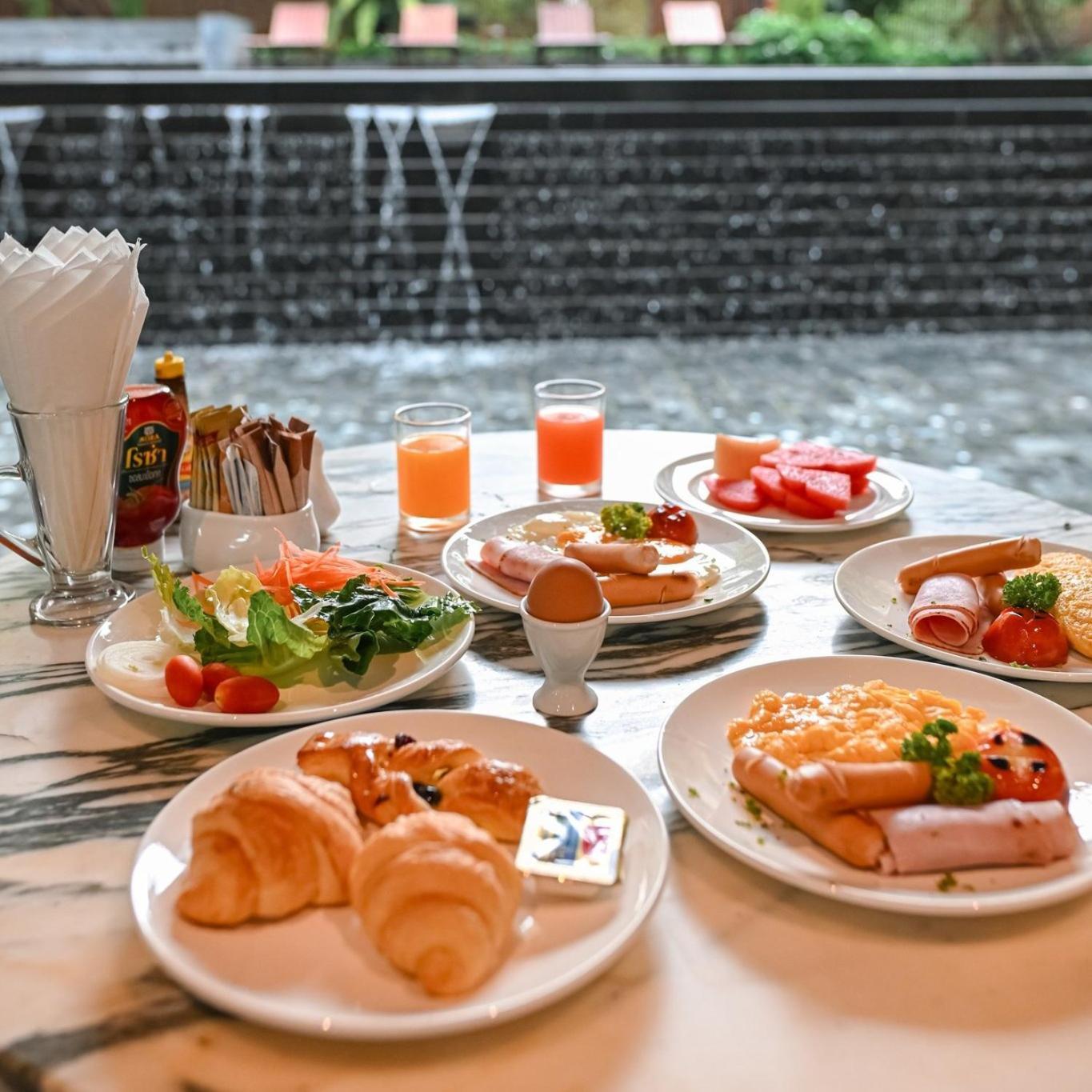 Arcadia Suites Bangkok Bagian luar foto