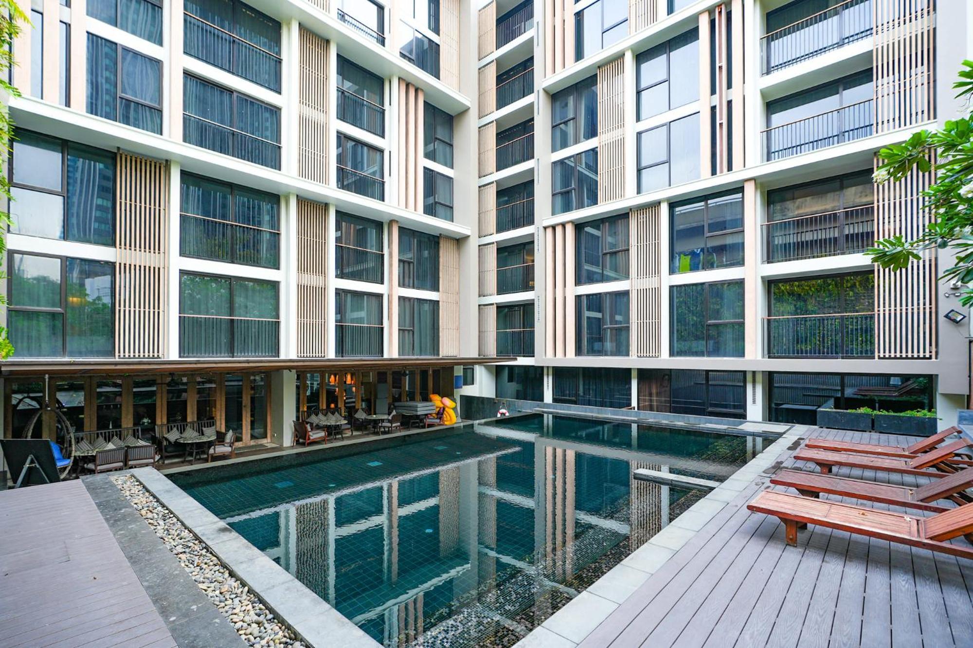 Arcadia Suites Bangkok Bagian luar foto